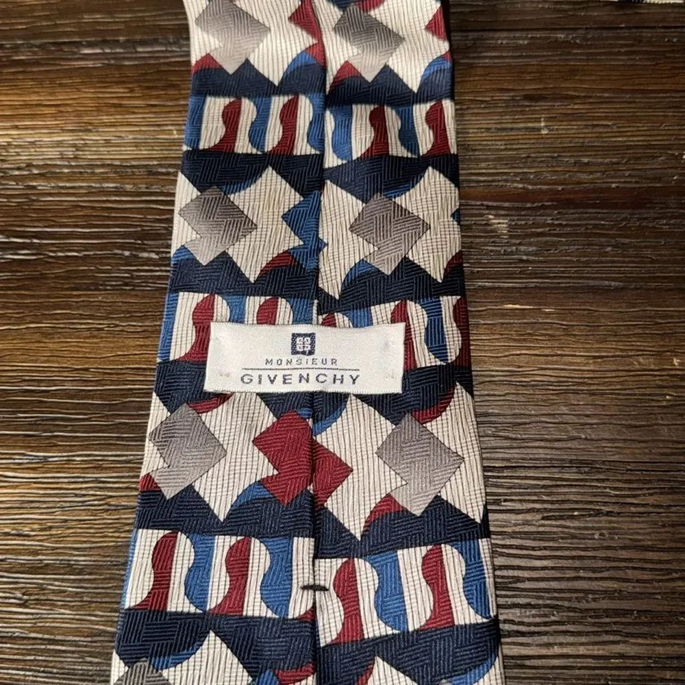 Givenchy Geometric Patterned Silk Tie - Picture 5 of 6